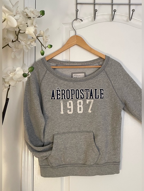 Aeropostale Sweaters - Aeropostale off-the-shoulder sweatshirt